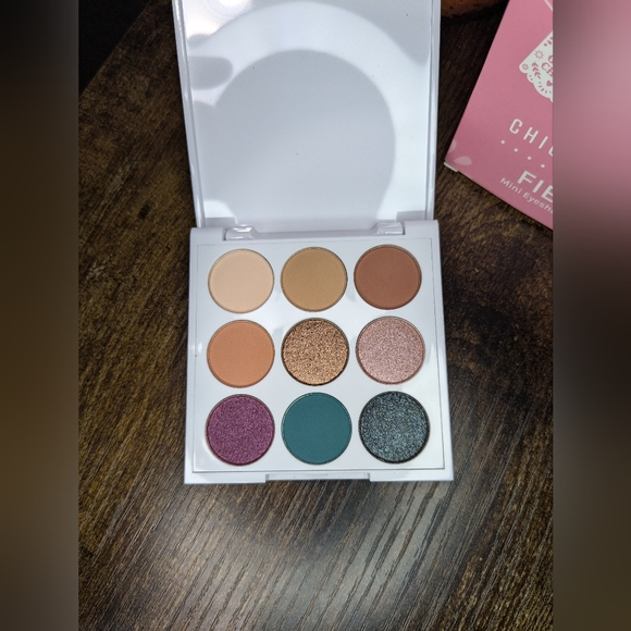 5/75$ CHICA BEAUTY Mini Fiesta Eyeshadow Palette - Picture 15 of 15